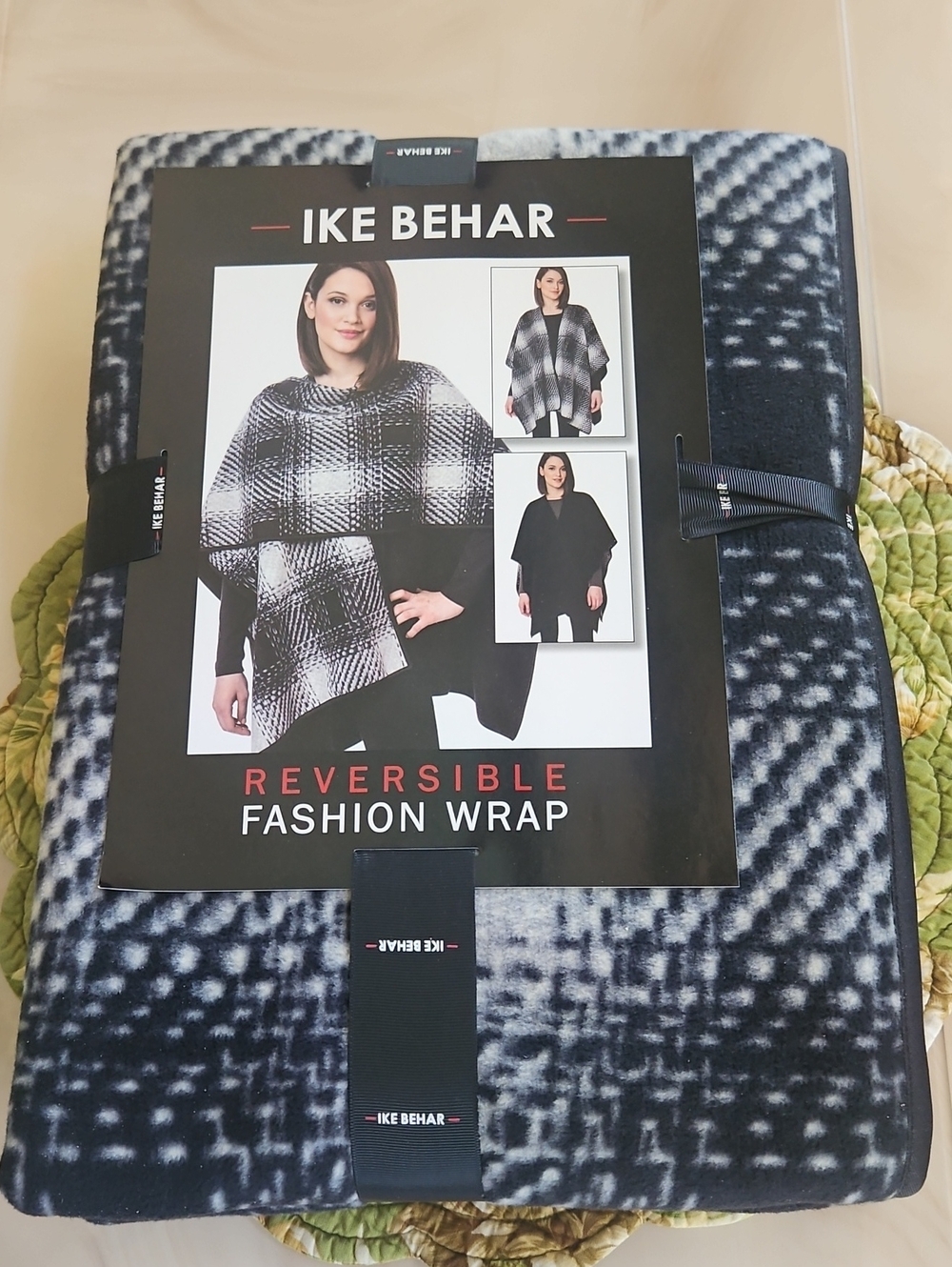 IKE BEHAR Reversible Fashion Wrap New With Tag Nice Gift 🎁 Idea B&Gray Black